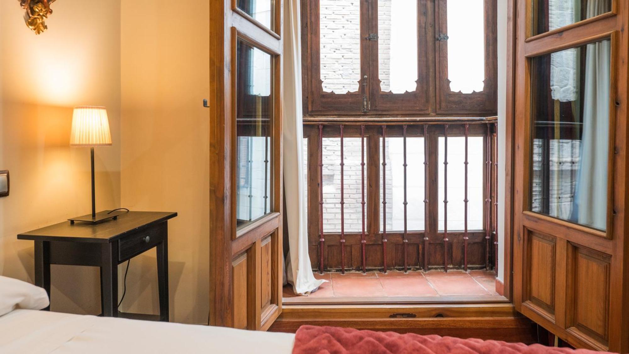 Apartamentos Las Teresitas Junto A La Catedral Toledo Esterno foto